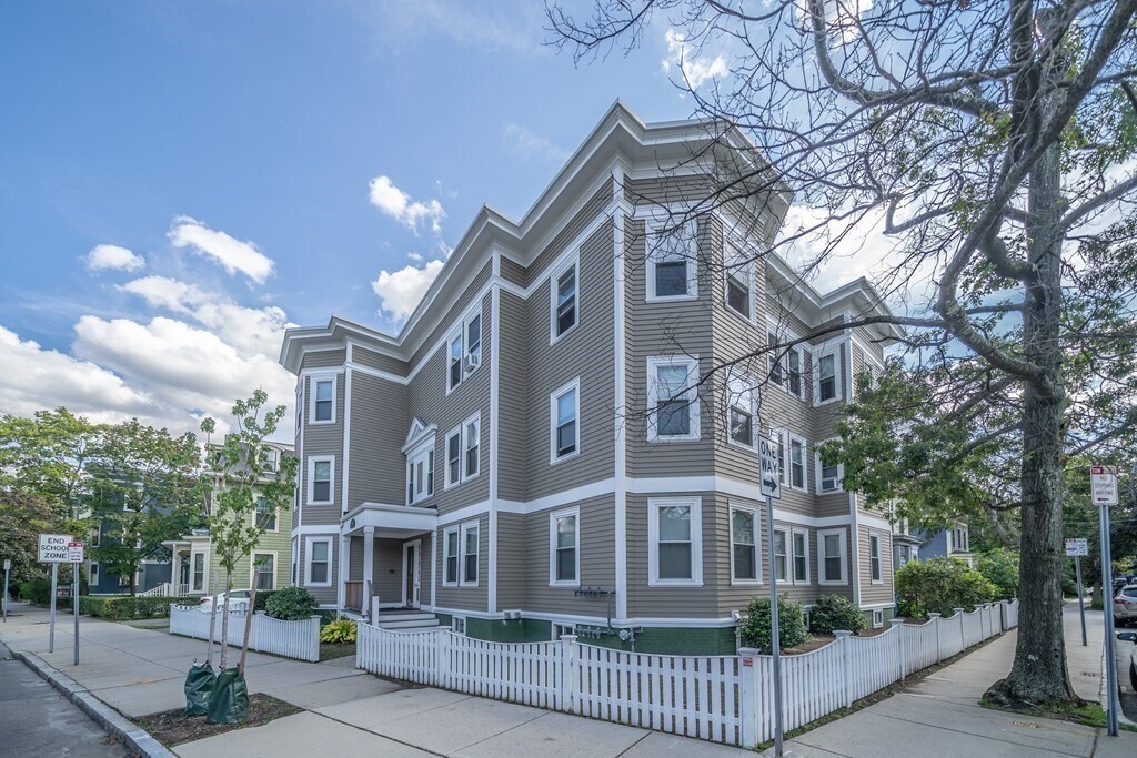 1590 Cambridge St in Cambridge, MA - Building Photo