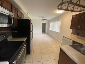 211 N 66 Terrace in Hollywood, FL - Building Photo - Building Photo
