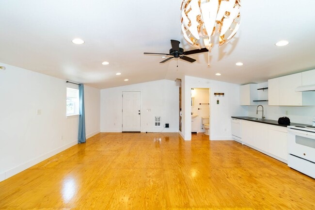 15323 SE Lee Ave in Milwaukie, OR - Building Photo - Building Photo