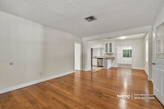 2701 S Manhattan Ave in Tampa, FL - Foto de edificio - Building Photo