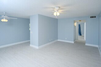 1225 NW 21st St in Stuart, FL - Foto de edificio - Building Photo