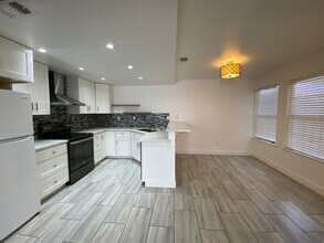 8044 Healy Ct in Sacramento, CA - Building Photo - Building Photo