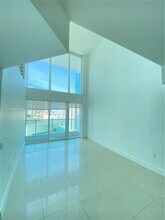 41 SE 5th St, Unit 2102 in Miami, FL - Foto de edificio - Building Photo