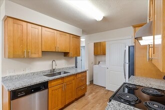 Cascade Woods Apartments in Aloha, OR - Building Photo - Building Photo