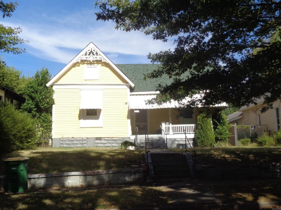 1865 S Cross St in Little Rock, AR - Building Photo