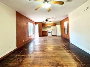 304 Montopolis Dr in Austin, TX - Building Photo - Building Photo