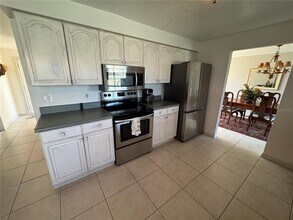 1335 Cambridge Dr in Venice, FL - Building Photo - Building Photo