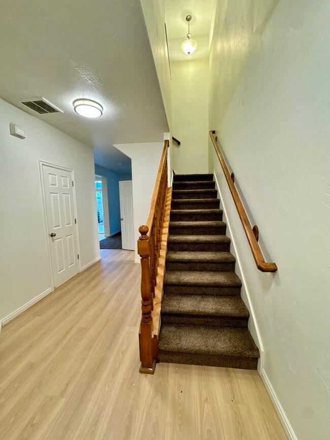 1136 Sutton Dr in North Salt Lake, UT - Building Photo - Building Photo
