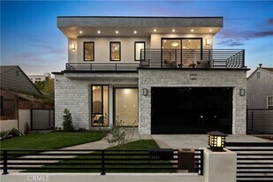 14519 Greenleaf St in Los Angeles, CA - Building Photo