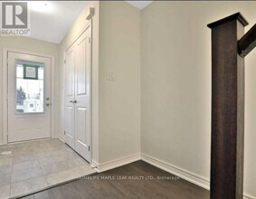 76 Hibiscus Ln in Hamilton, ON - Building Photo - Building Photo