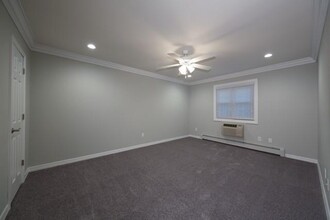 110 Easy St in Islip, NY - Building Photo - Building Photo