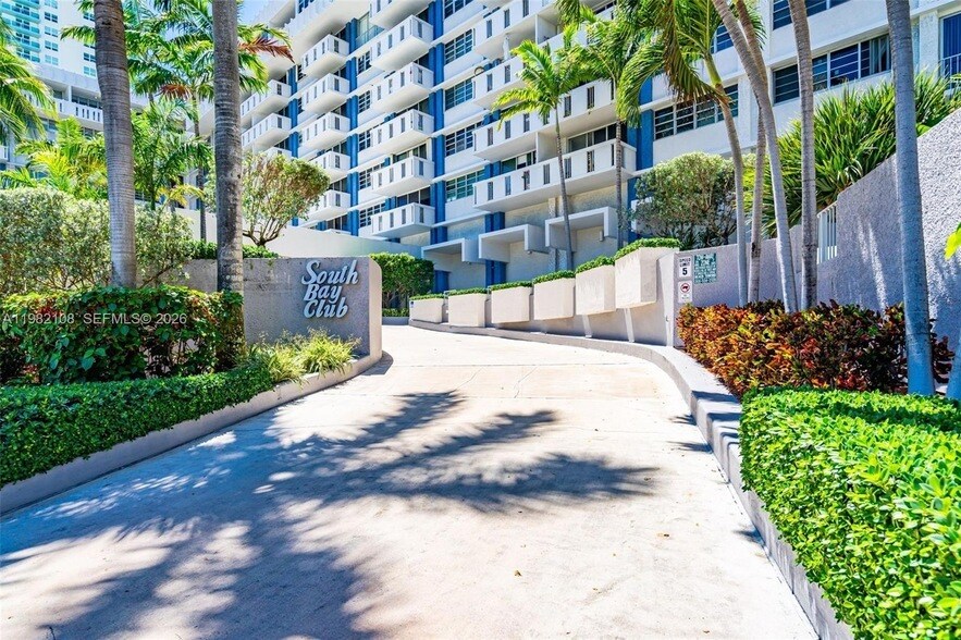 800 West Ave, Unit PH-37 in Miami Beach, FL - Building Photo