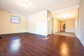 354 Maxim Dr in Hopatcong, NJ - Building Photo - Building Photo