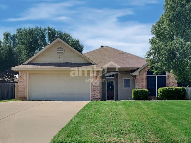property at 605 Arbor Ln