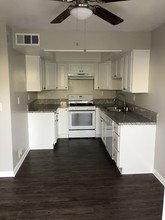 Villa Nova Townhomes in Costa Mesa, CA - Building Photo - Building Photo