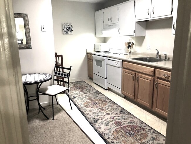 11 Saint James Pl, Unit 11 in Nashua, NH - Foto de edificio - Building Photo