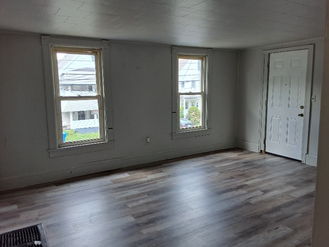 76 Hoffman St in Kingston, NY - Building Photo - Building Photo