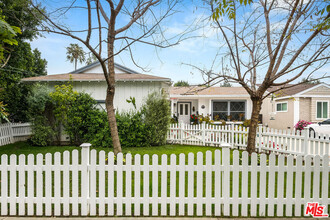 13535 Bessemer St in Los Angeles, CA - Building Photo - Building Photo