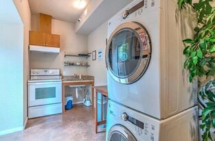 Soleil Apartments in Seattle, WA - Building Photo