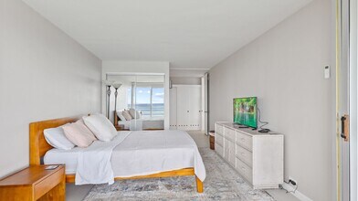 2979 Kalakaua Ave in Honolulu, HI - Building Photo - Building Photo