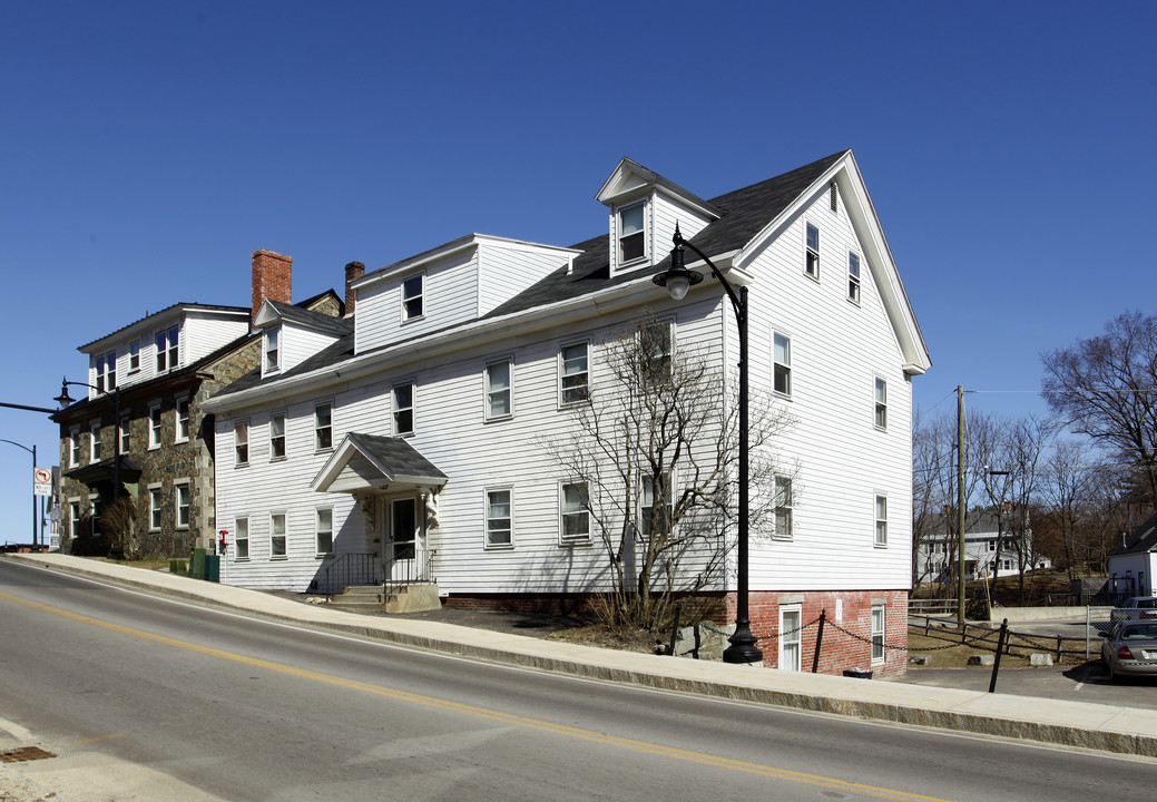 3 Exeter Rd in Newmarket, NH - Building Photo