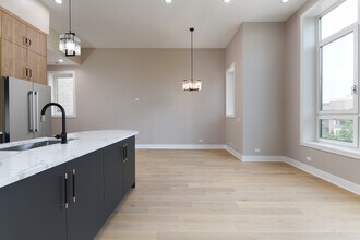 1627 W Warren Blvd in Chicago, IL - Building Photo - Building Photo