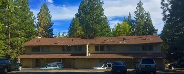 560 Village Rd in Tahoe City, CA - Foto de edificio