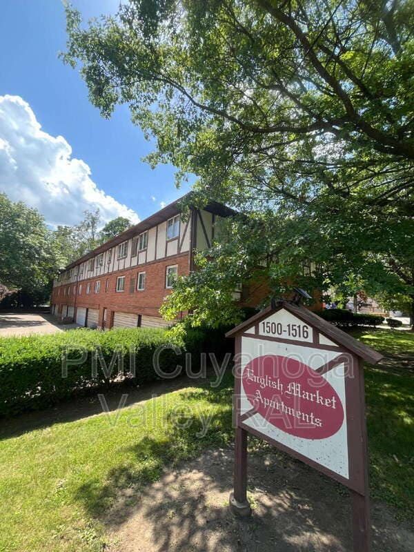 property at 1516 W Market St