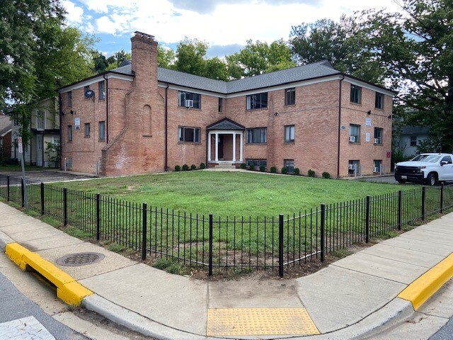 Smith Manor in College Park, MD - Foto de edificio