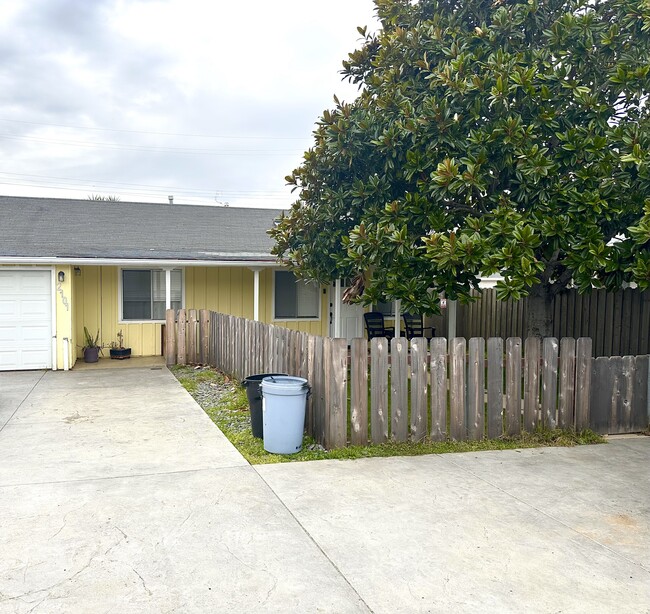 2107 Sunset Ave in Morro Bay, CA - Foto de edificio - Building Photo