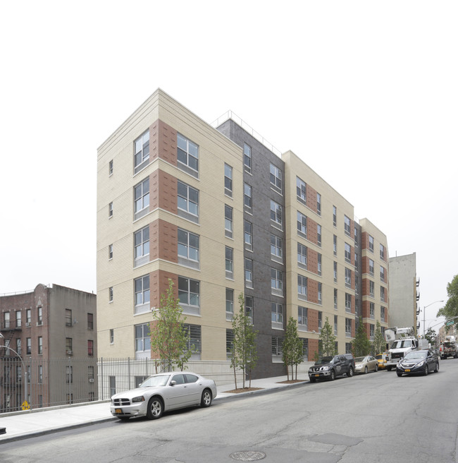 92 W Tremont Ave in Bronx, NY - Building Photo - Building Photo