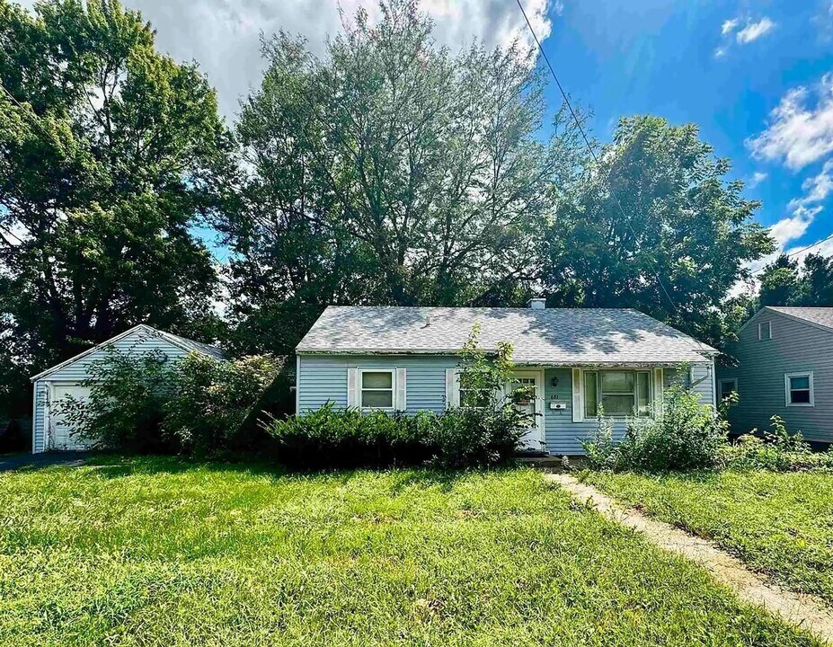 681 S Farnham St in Galesburg, IL - Building Photo