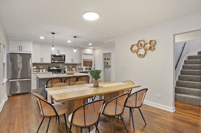 1104 Elizabeth St in West Chicago, IL - Building Photo - Building Photo