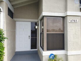 6702 SW 152nd Pl in Miami, FL - Building Photo
