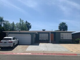 6249-6253 Mary Ln Dr in San Diego, CA - Building Photo