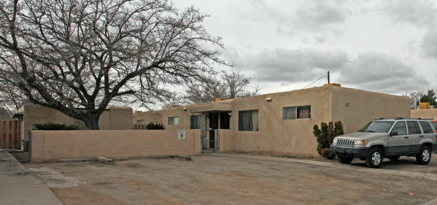 331-339 Pennsylvania St SE in Albuquerque, NM - Building Photo