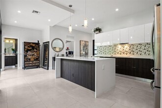 5735 SW 35th St in Miami, FL - Building Photo - Building Photo