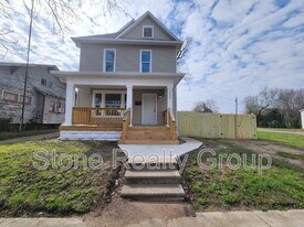 1609 College Ave in Terre Haute, IN - Building Photo