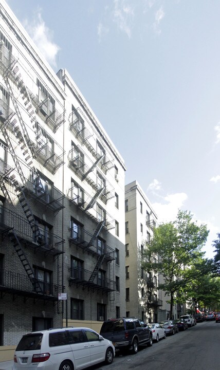 21 Bennett Ave in New York, NY - Building Photo