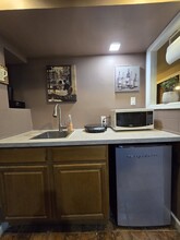 580 Miller Ave, Unit Rear Studio in Brooklyn, NY - Building Photo - Building Photo