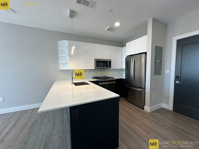 property at 636 Saratoga St