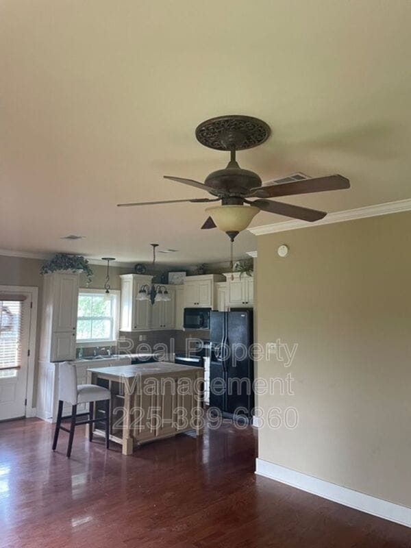 15155 LA-44 in Gonzales, LA - Building Photo - Building Photo