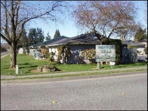 601 W Elizabeth St in Monroe, WA - Building Photo - Building Photo