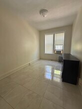 31 Bay 34th St, Unit 2 in Brooklyn, NY - Foto de edificio - Building Photo