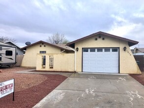 1812 Hope Ave in Kingman, AZ - Building Photo - Building Photo