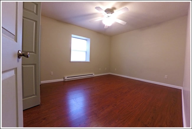 518 Main St, Unit D in Saegertown, PA - Building Photo - Building Photo