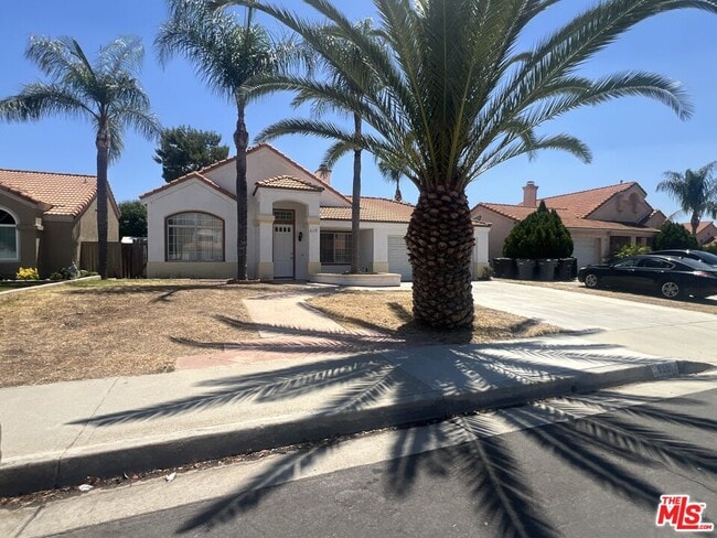 659 Periwinkle Ln
