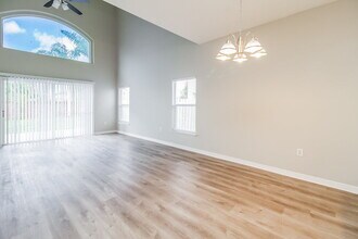 2034 Meadow Pond Way in Orlando, FL - Building Photo - Building Photo