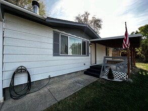 701 SW 14th St in Pendleton, OR - Foto de edificio - Building Photo
