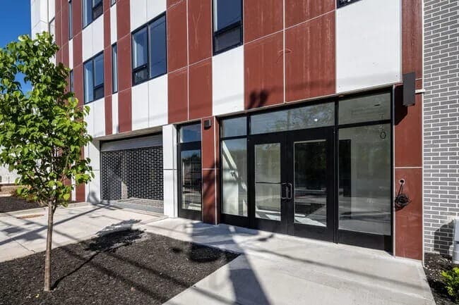 130 Ellis Ave in Irvington, NJ - Foto de edificio - Building Photo